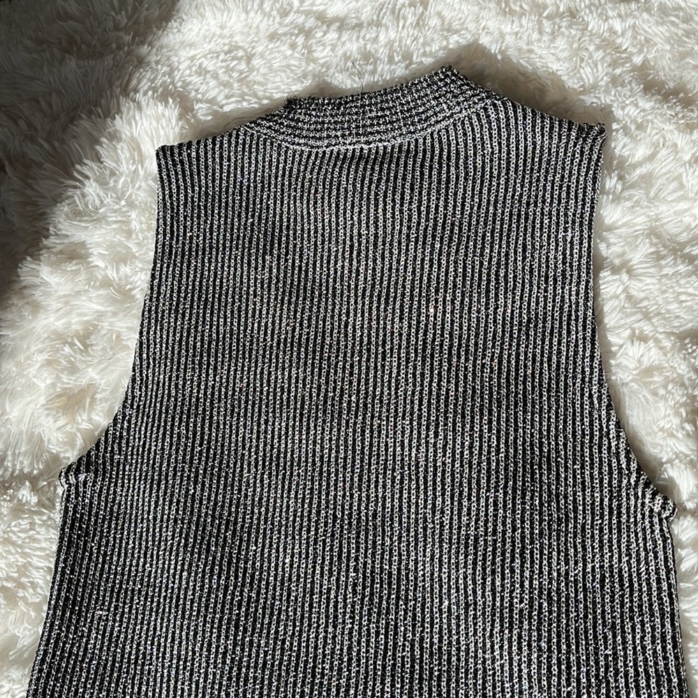 Halter top - Picture 3 of 3